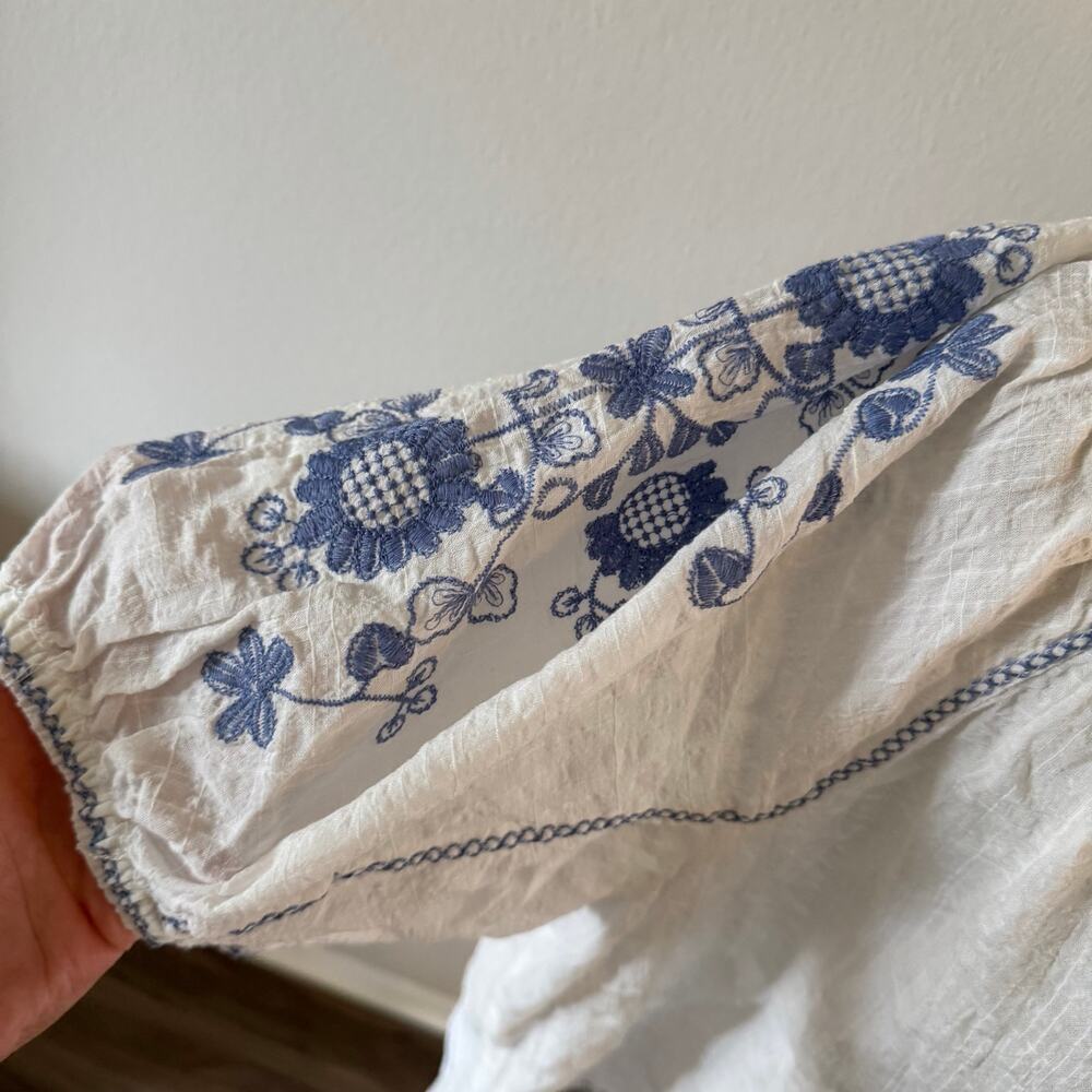 White Blue Embroidered Gauzy Flowy Blouse Plus Size 2X Boho Artsy - Picture 4 of 8